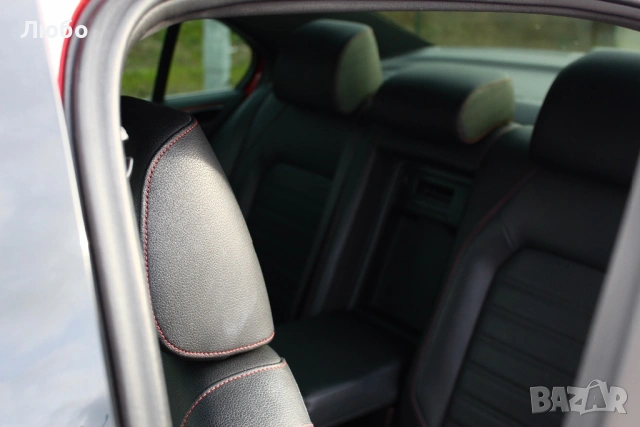 VW Jetta GLI 2018 г 211 кс DSG мъртва точка Park Assist CarPlay Android Auto, снимка 12 - Автомобили и джипове - 53575286