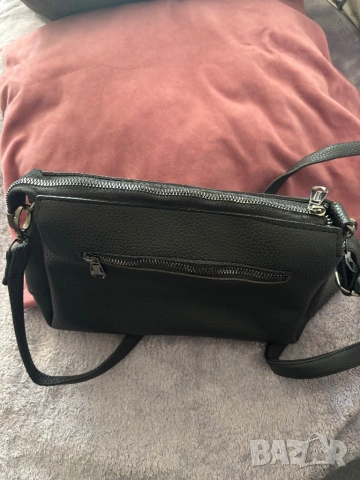 Дамска чанта Guess, снимка 4 - Чанти - 52487133