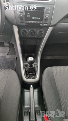 Сузуки Суифт 1.3i, снимка 12 - Автомобили и джипове - 53723900