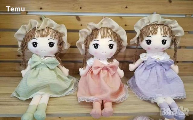 Мека детска кукла с рокля и шапка в нежни цветове 45 см