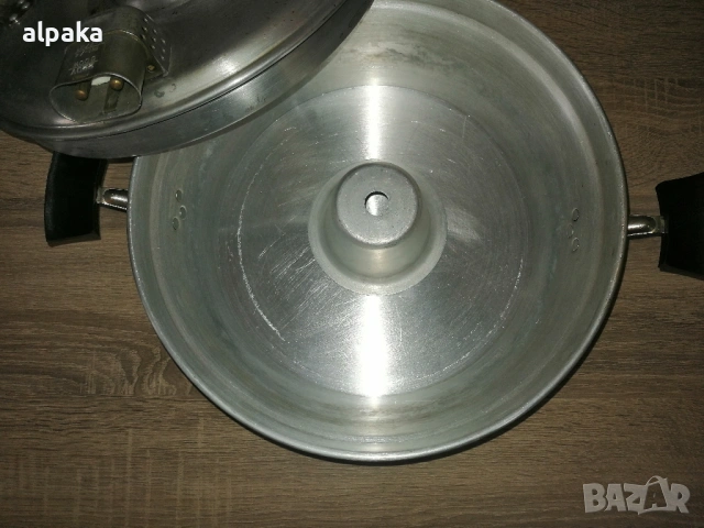 Продавам полска електиическа тенджера с кабел, снимка 5 - Съдове за готвене - 53890192