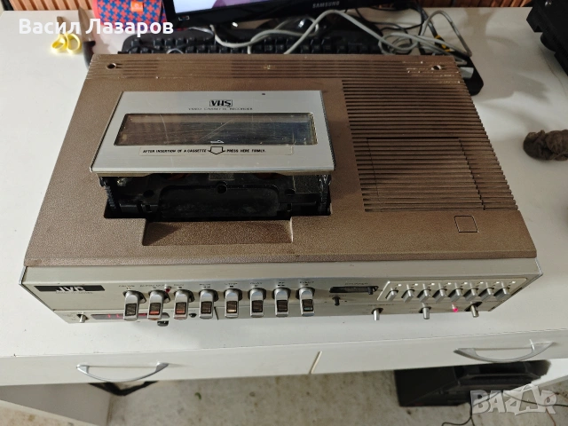 Видео рекордер JVC HR-3300EG, снимка 2 - Плейъри, домашно кино, прожектори - 54135527