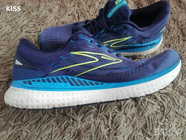 Оригинални Brooks номер 45.5, снимка 2 - Кецове - 53627370