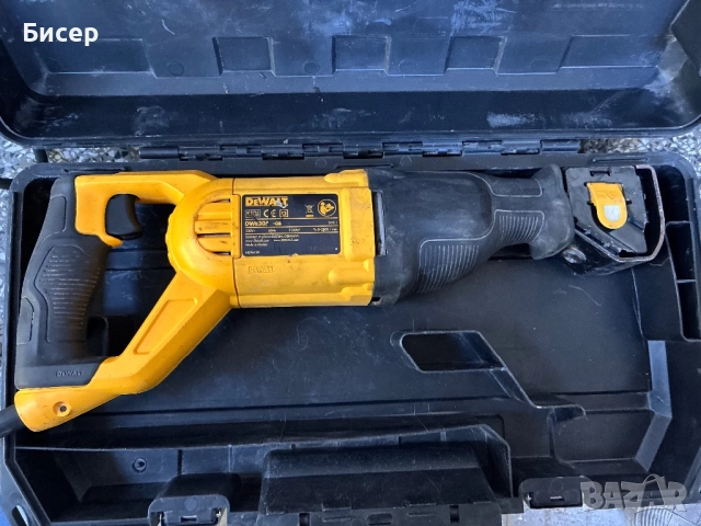Саблен трион Dewalt DWE 305, снимка 2 - Други инструменти - 52013950