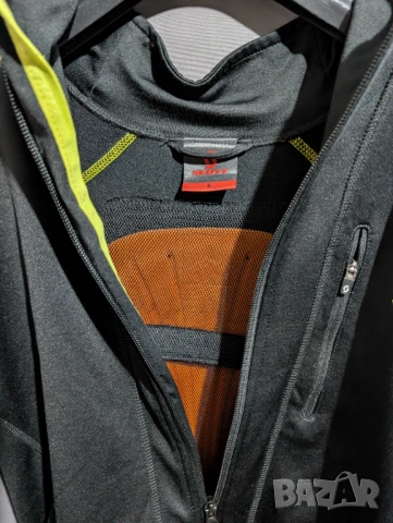 ЗАЩИТНО софтшел яке SCOTT с протектор за гръб  SOFT-CR размер S  за ски ,сноуборд или колоездене, снимка 3 - Спортни дрехи, екипи - 53878055