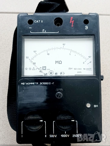 Мегаомметър, мегер, измерител съпротивление на изолация с генератор до 2500V, снимка 2 - Генератори - 54099901