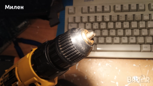 Батериен винтоверт DeWalt със зарядно и 2 батерии , снимка 3 - Винтоверти - 52405593