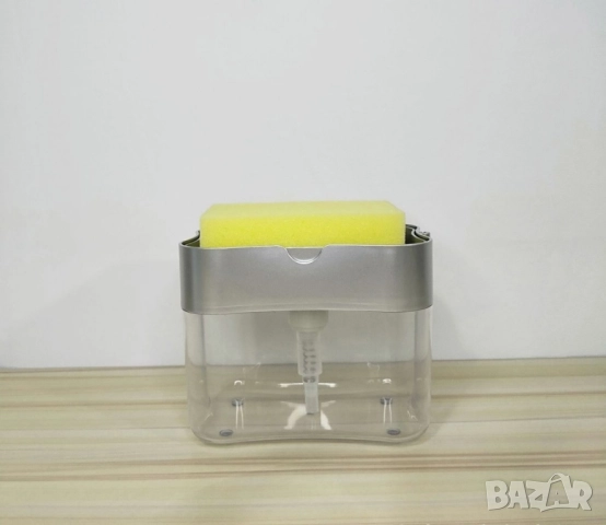 Контейнер-дозатор за течни препарати с почистваща гъба