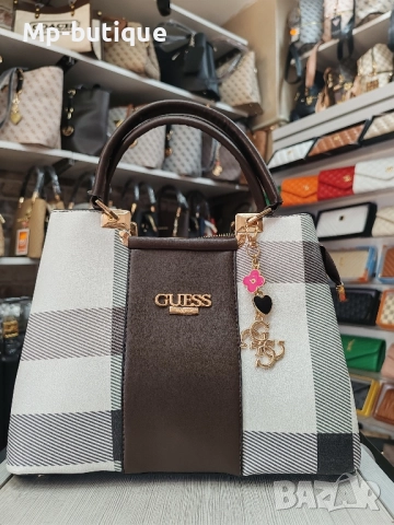 Чанти на Guess, снимка 4 - Чанти - 52368186