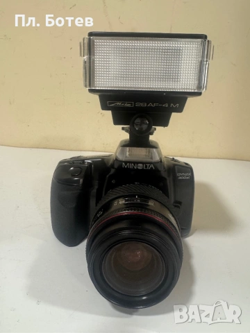 Фотоапарат Minolta Dynax 300si с два обектива и чанта, снимка 2 - Фотоапарати - 53974512