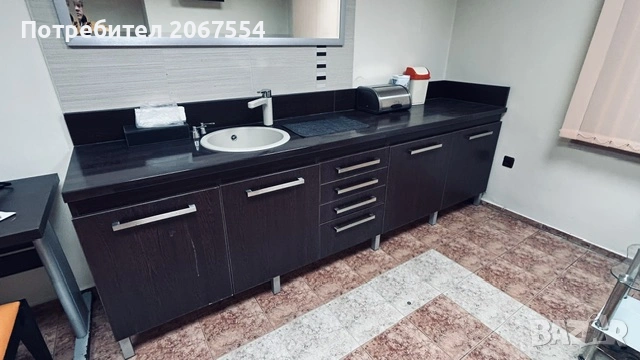 Кухненски плот с шкафове - 270 на 60.