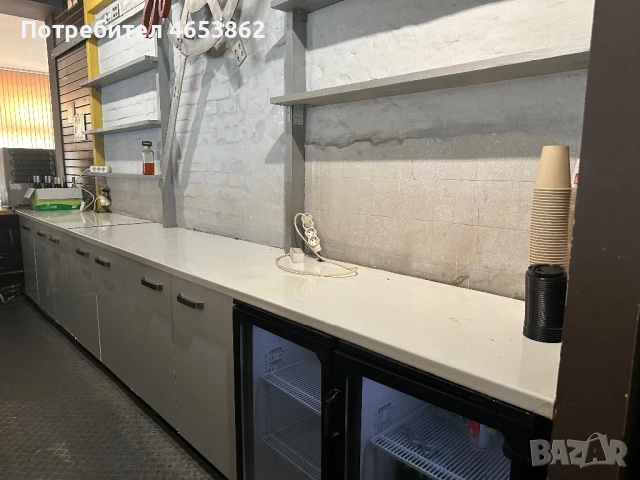 Плот с шкаф зад бар