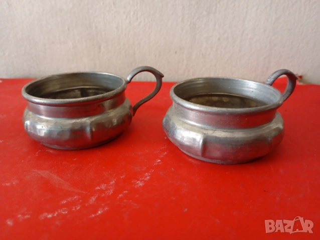 Две метални съдчета за подправки