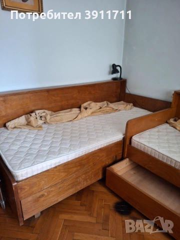 подарявам две единични легла с матраци