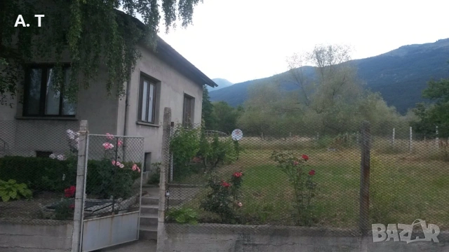 Продава се масивна, тухлена къща в гр. Карлово кв Сушица