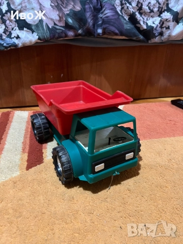 Стара играчка камионче