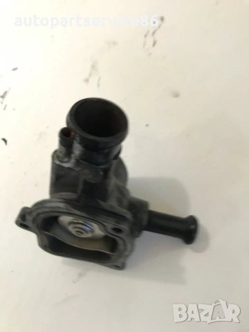 Капак на термостат за Mercedes E Class 320 CDI (2001), снимка 3 - Части - 54109379