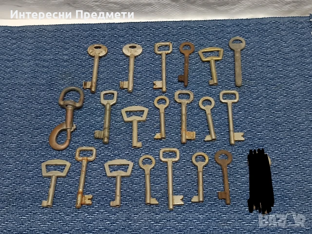 Лот стари ключове, най-различни.