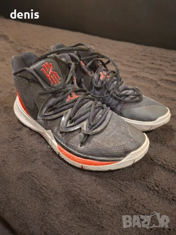  Nike Kyrie 5 Bred - AO2918-600 43номер, снимка 5 - Спортни обувки - 53785487