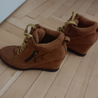 Дамски обувки на платформа , снимка 1 - Дамски ежедневни обувки - 44994050