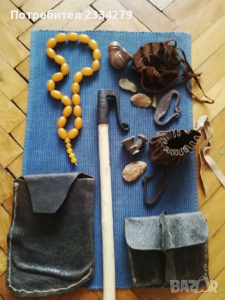 Автентични предмети към носия: два броя чакмаци-огнива, ГЕГА, портмонета ,,ПУНГИЯ", снимка 1
