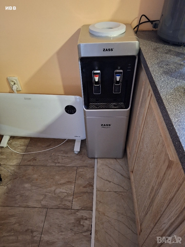 Намален на 149лв Диспенсър за топла и студена вода+хладилник , снимка 1