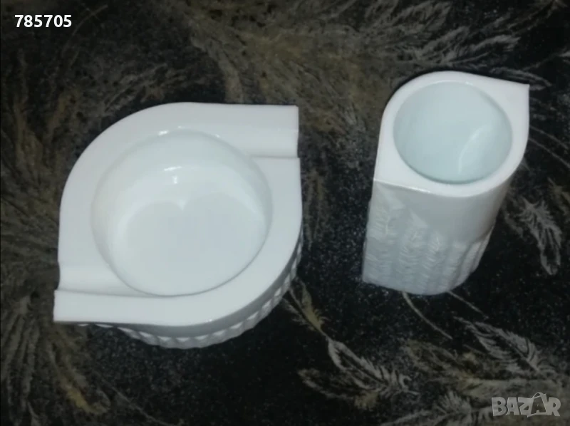 Порцеланов пепелник и вазичка , снимка 1