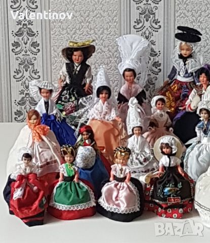 Старинни колекционерски кукли с традиционно френско облекло , снимка 3 - Антикварни и старинни предмети - 46168371