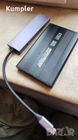 USB-C хъб с HDMI, SD + подарък външен хард диск 1TB