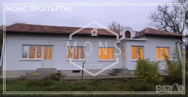 Eдноетажна къща с голям двор в с. Ст. Стамболово, обл. В. Търново., снимка 2 - Къщи - 53040100