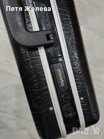 Твърд дипломатически куфар DIPLOMAT с шифър и ключ , снимка 3 - Куфари - 53101433