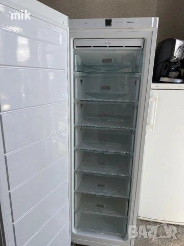 Фризер Миеле No Frost + Инверторен мотор , снимка 2 - Фризери - 53704924