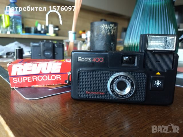Японски фотоапарат Boots 400 (от 80-те) и 110 мм филм Revue, снимка 1 - Фотоапарати - 46157600
