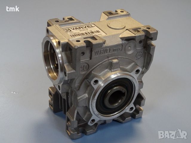 Червячен редуктор VARVEL FRT-G40 reducer worm gear box 1:15, снимка 2 - Резервни части за машини - 45727275