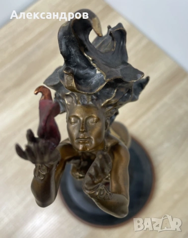 Бронзова фигура по рисунка на Борис Валехо от 1996г. Тегло 2.7кг., снимка 9 - Колекции - 53442417