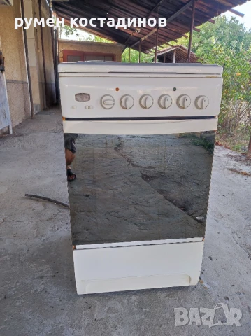 Готварска печка "Indesit" с 2 газови и 2 електрически котлона, снимка 1