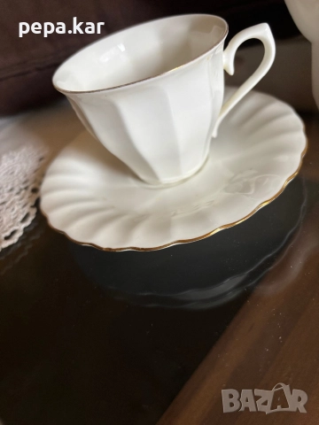 Каничка и чаша за кафе с чинийка от костен порцелан, снимка 2 - Сервизи - 52719336