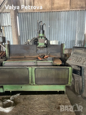 CNC фреза / универсална фрезова машина с ЦПУ управление (CNC universal milling machine / tool millin