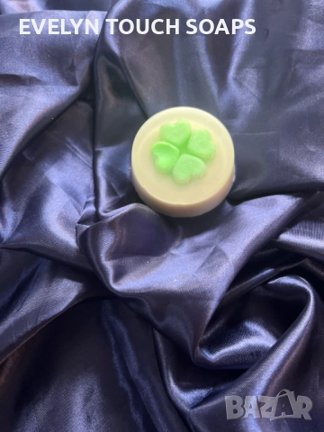 Ръчно изработен глицеринов сапун „Четирилистна детелина“, снимка 3 - Козметика за тяло - 51782879
