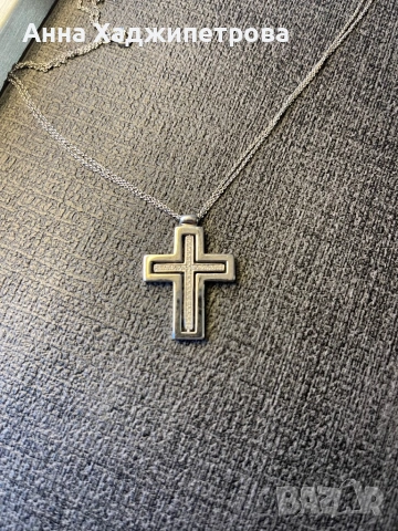 Кръст бяло злато и диаманти, снимка 1 - Колиета, медальони, синджири - 54070188