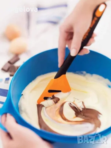 Силиконова шпатула Tupperware, снимка 2 - Прибори за хранене, готвене и сервиране - 50058266