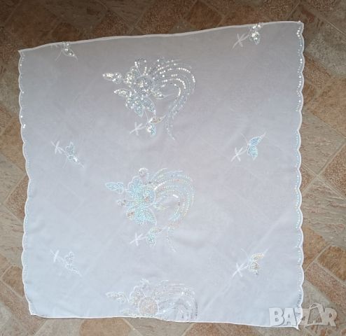 Бели квадратни копринени забрадки сребристолотури на цветя за народна носия., снимка 6 - Други - 46449542