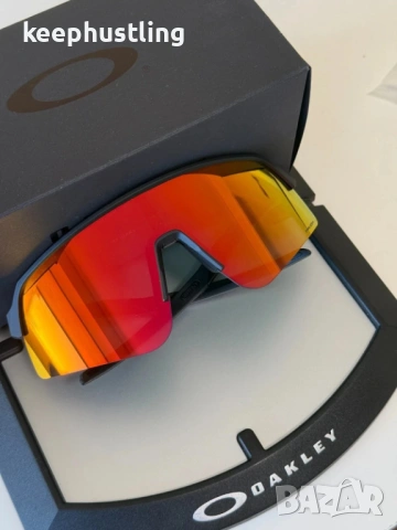 Чисто нови мъжки слънчеви спортни очила Oakley Sutro с 2 Плаки, снимка 3 - Слънчеви и диоптрични очила - 53930967