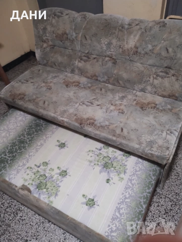 Разтегателен диван тройка.Дамаска.Перфвктен
