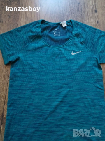 Nike W NK ZNL CL RELAY TOP SS - страхотна дамска тениска КАТО НОВА С , снимка 3 - Тениски - 51824086