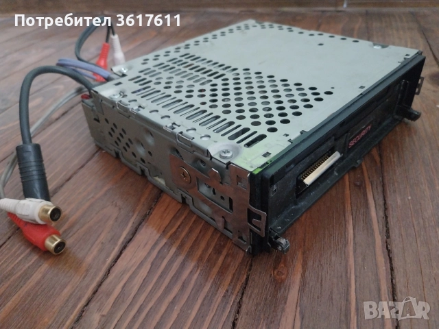 Касетофон радиокасетофон Clarion за автомобил, снимка 3 - Аксесоари и консумативи - 52107771