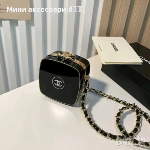 CHANEL чантичка 