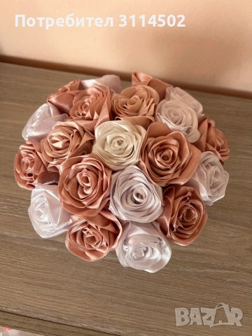 Луксозен букет от сатенени рози в кутия, снимка 4 - Подаръци за жени - 53597185