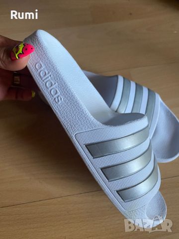 Оригинални чисто бели чехли Adidas ! 36 н, снимка 1 - Чехли - 46578678