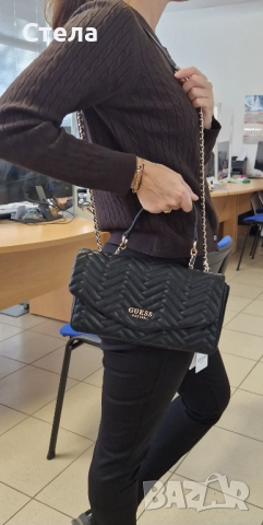 Оригинална чанта GUESS, снимка 4 - Чанти - 52412030